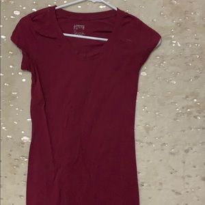 Scoop neck maroon tee